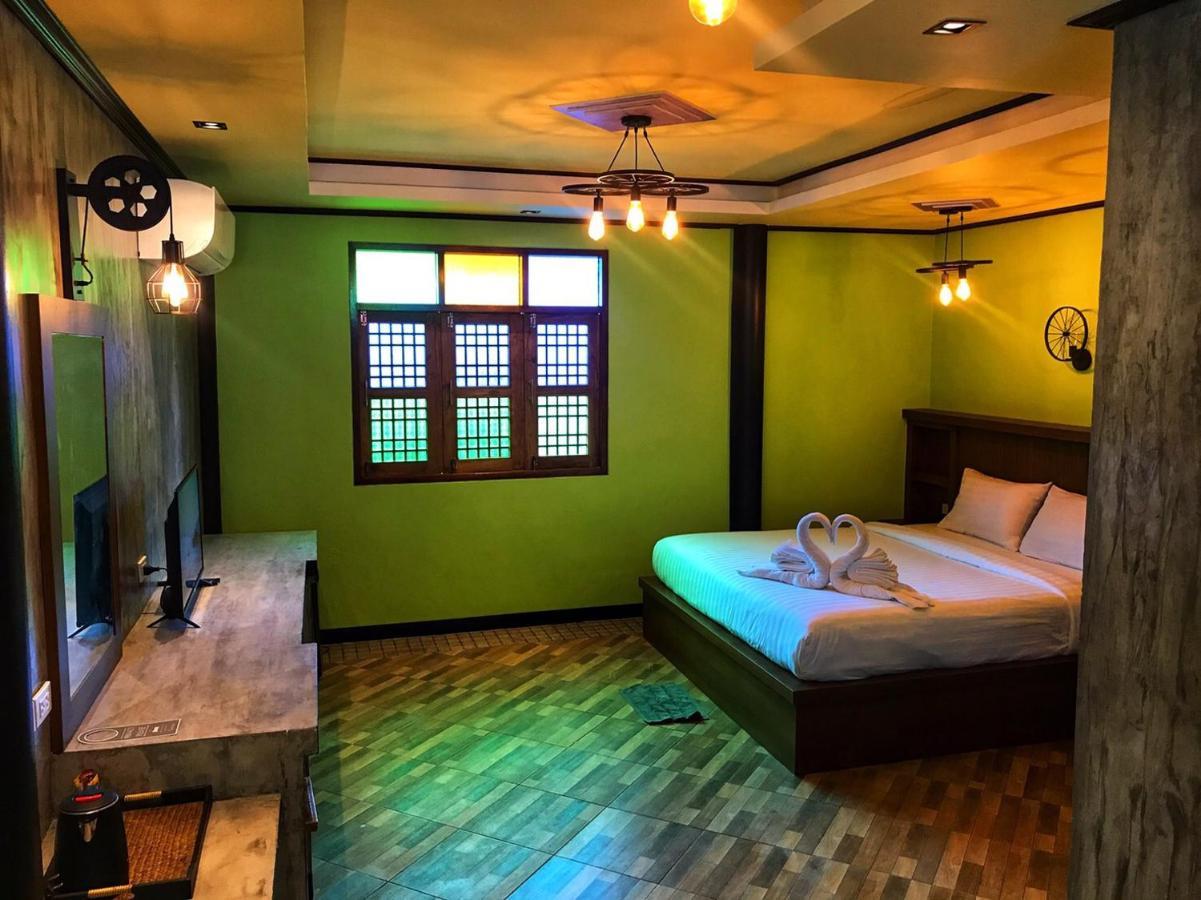 Mangrove House Lanta Old Town Hotel Ko Lanta Kültér fotó