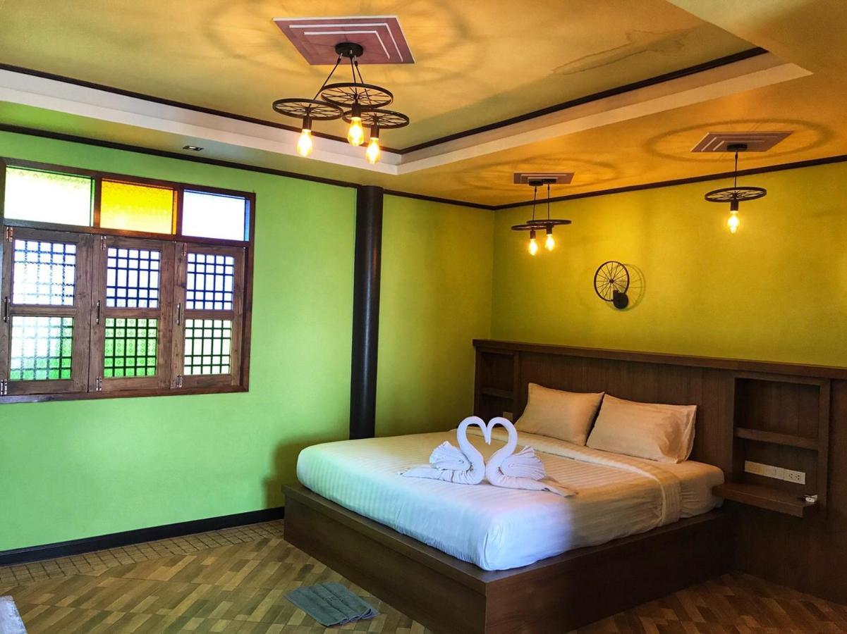 Mangrove House Lanta Old Town Hotel Ko Lanta Kültér fotó